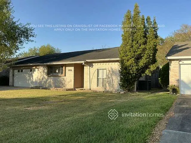 16611 Blackhawk Blvd Friendswood, TX 77546 — Photo 2