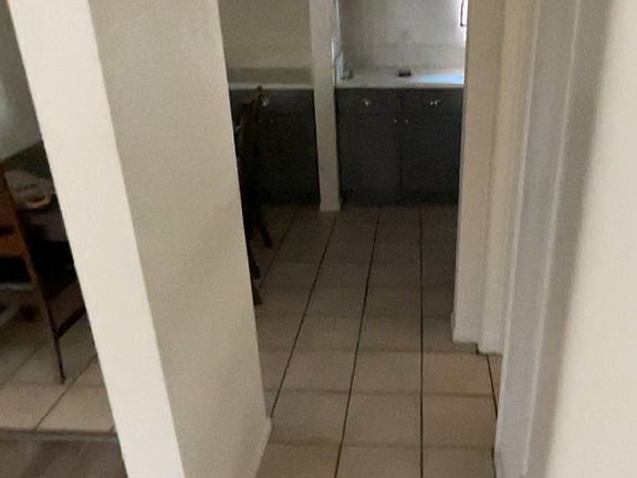 5th image of 916 S Joy St