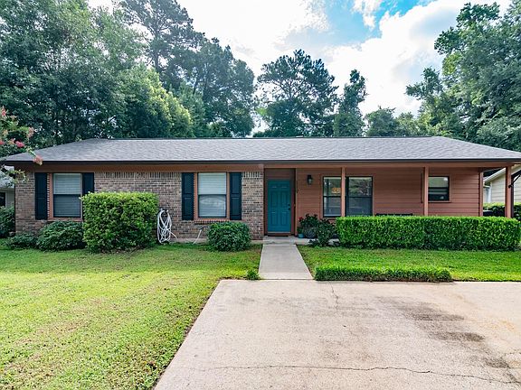2nd image of 119 Dawn Lauren Ln