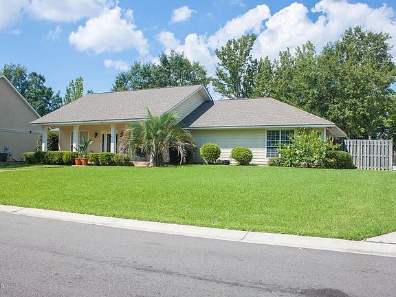 3rd image of 479 Cove Dr