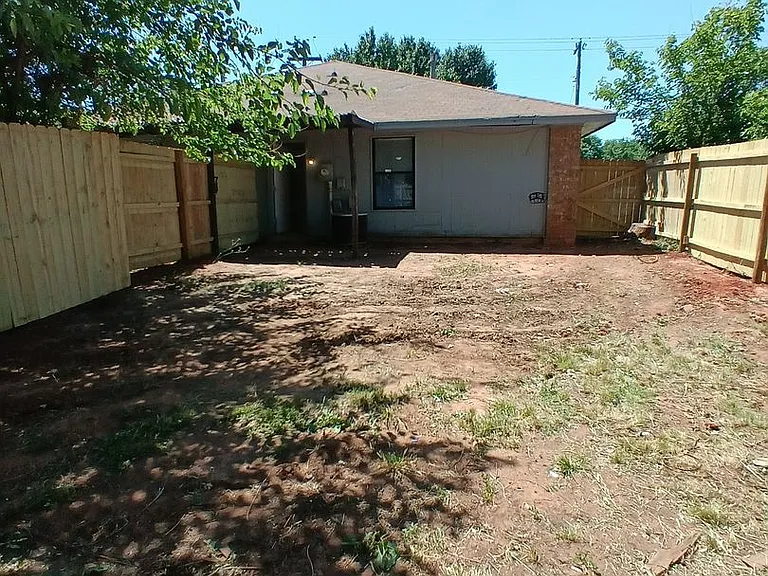 1020 N Spencer Rd — Photo 11