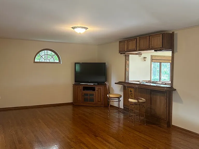 527 Springwood Ln — Photo 11