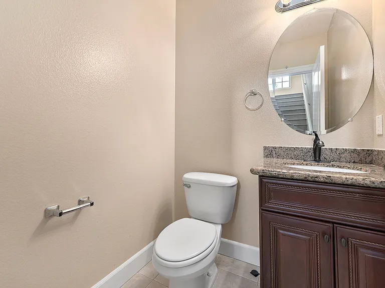 562 Lambert Ter — Photo 10