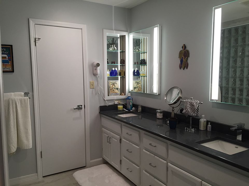 Master Bath w/ Walk-in Shower
