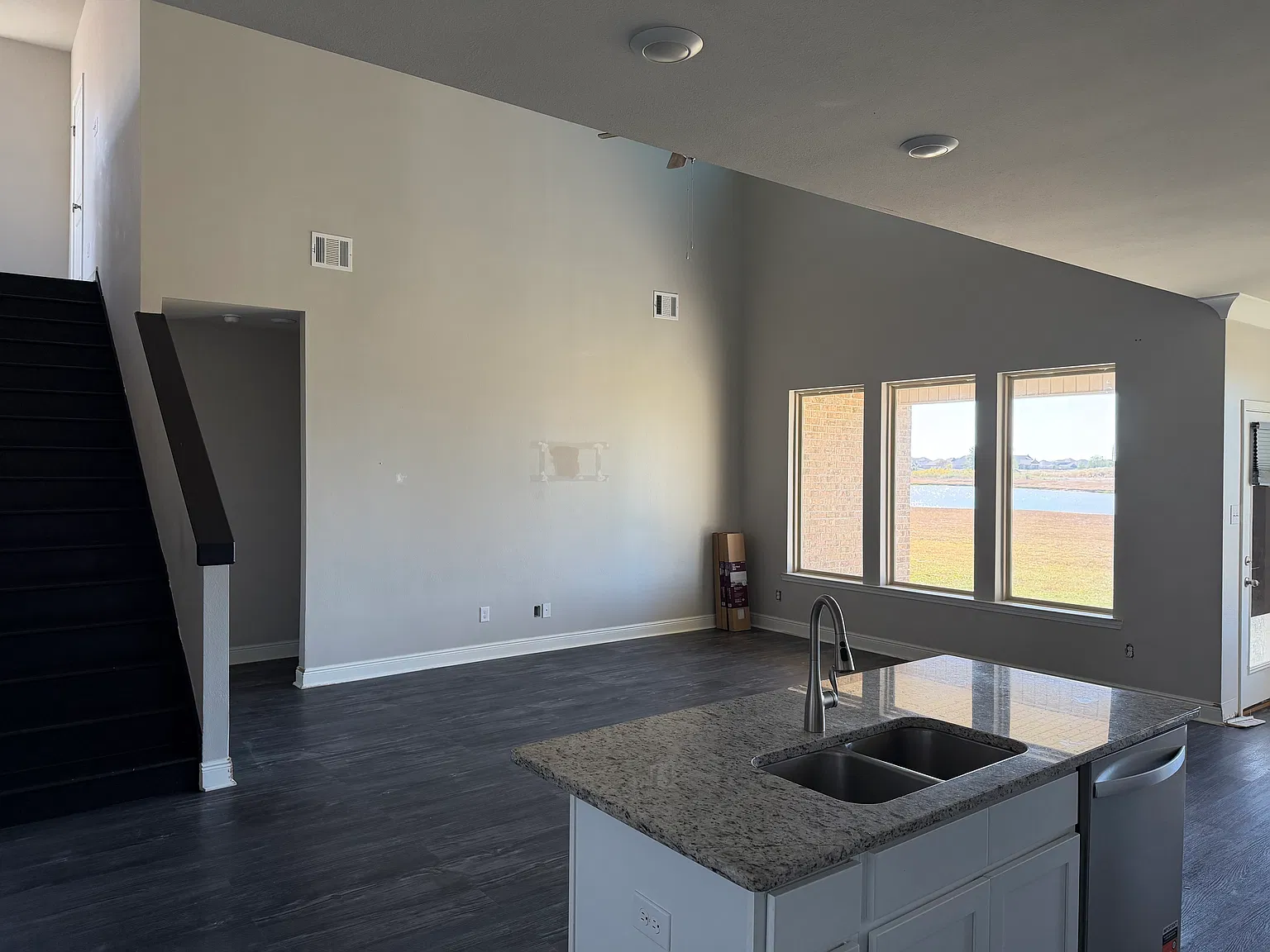 4 bed, 2462 sqft, $3,250 — Photo 4