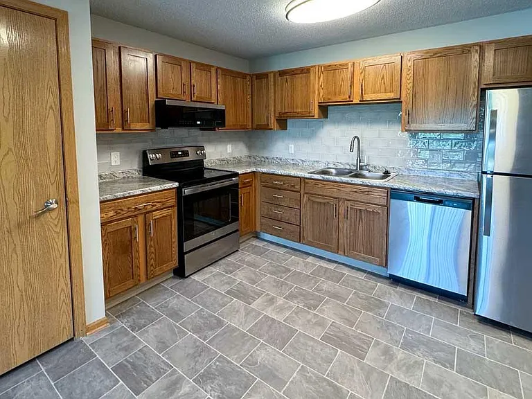 Highland View Apartments — Photo 170
