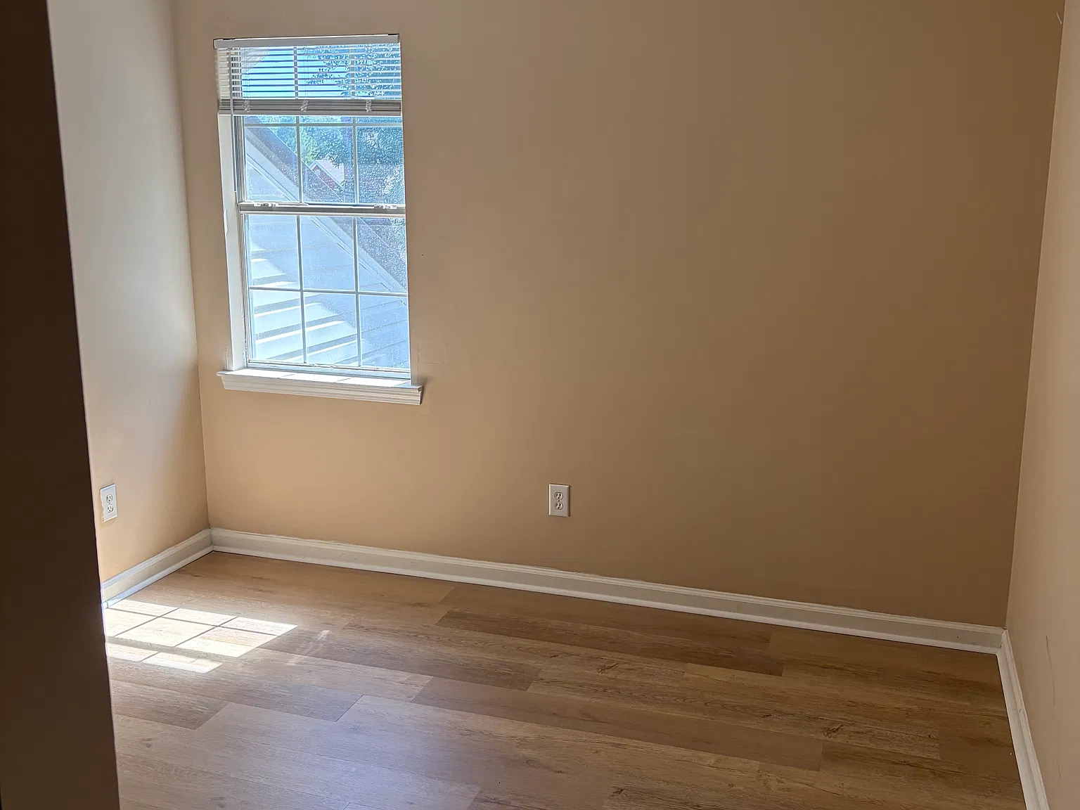 3 bed, 2.5 bath, 1600 sqft, $1,700 — Photo 4
