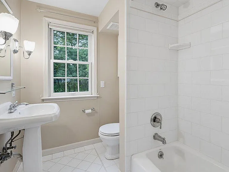 1688 Northlawn Blvd — Photo 17