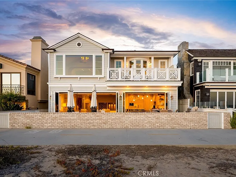 1215 E Balboa Blvd — Photo 1