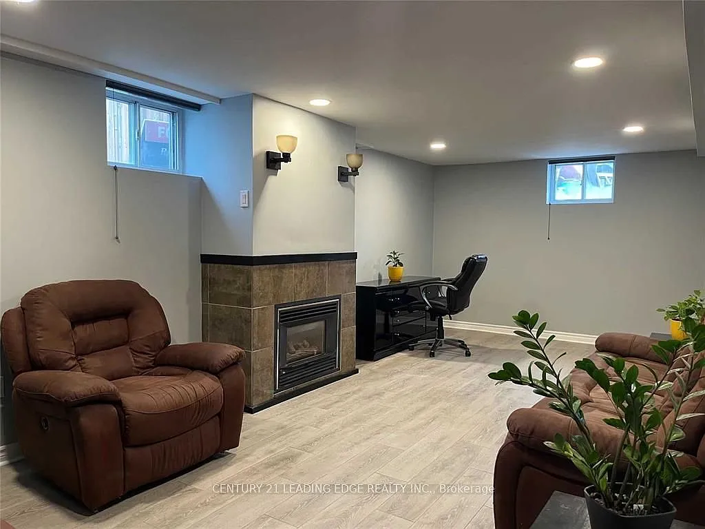 Building Photo - 41 Roseglor Cres #BASEMENT