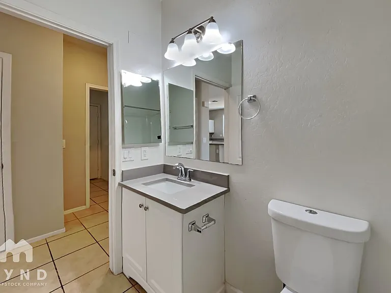 6834 S 30th Ln — Photo 16