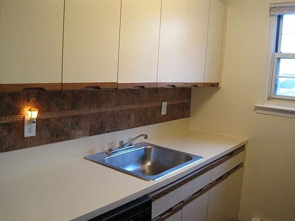 4th image of 4 Fairharbor Dr