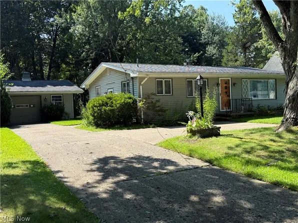 203 W Main Rd, Conneaut, OH 44030