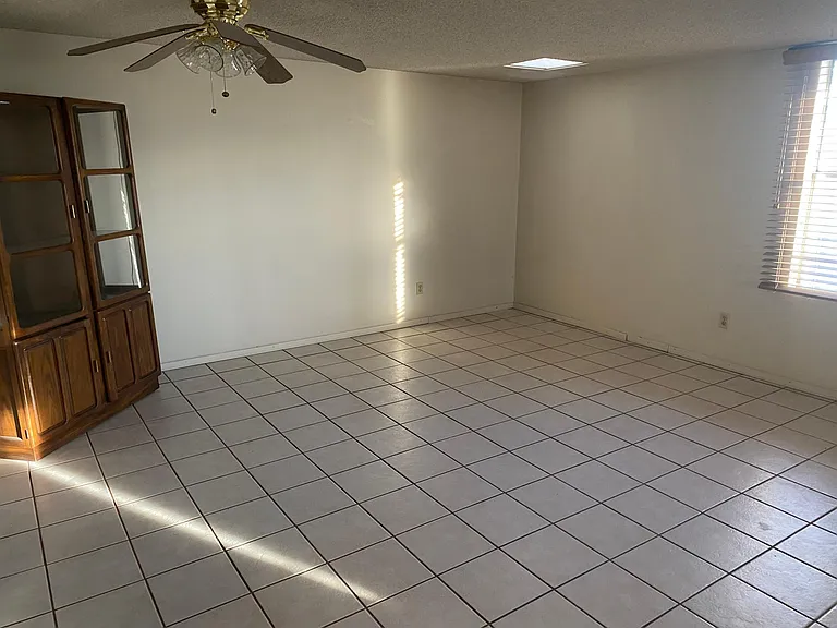 1021 W Edgewater Dr — Photo 9