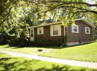 214 3rd St NE, Hampton, IA 50441