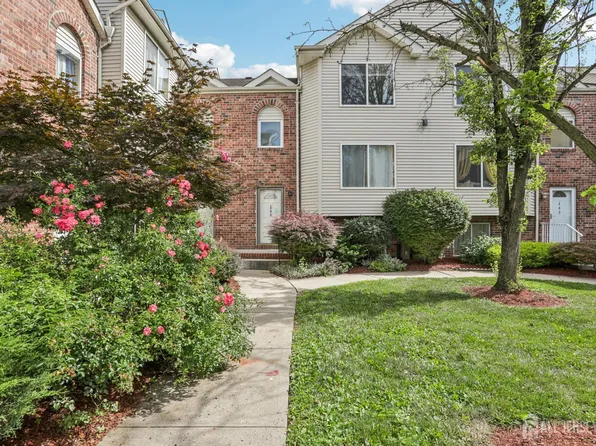 306 Holly Dr, Perth Amboy, NJ 08861