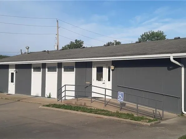 725 S Silver St, Paola, KS 66071