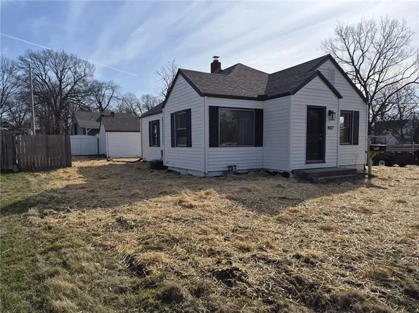 1007 S Main St, Harrisonville, MO 64701