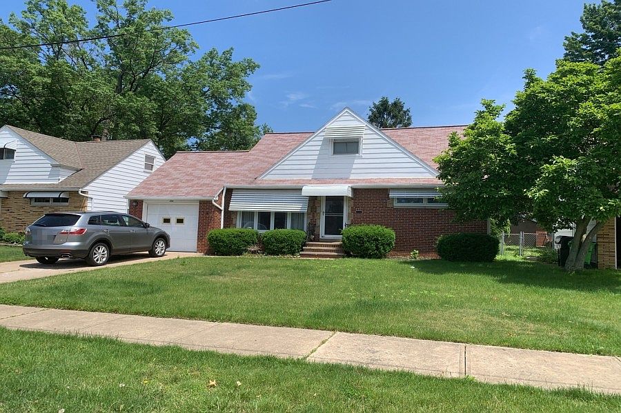 1st image of 395 E 262nd St
