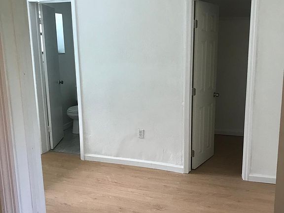 Office/ small bedroom