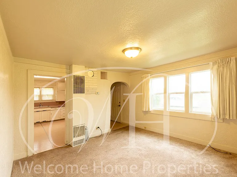 322 SW 1st St — Photo 4