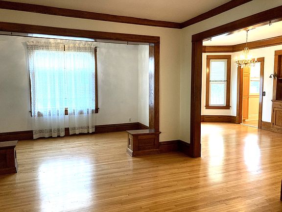 2nd image of 2606 Irving Ave S #1