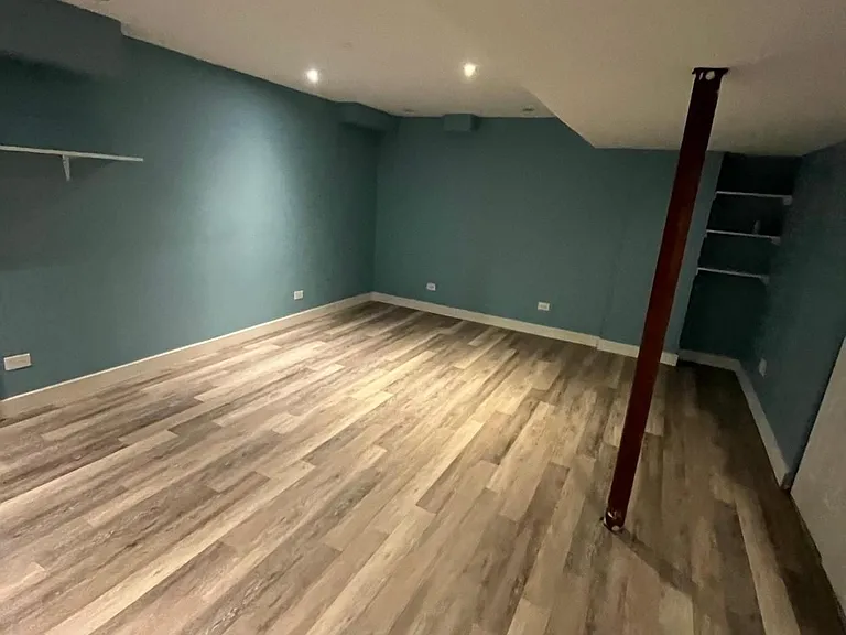 135 Mowat Cres — Photo 19