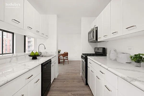 Sold by Sotheby's International Realty | media 22