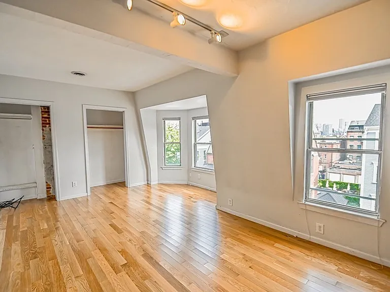 493 E 4th St #3 — Photo 9