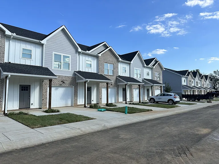 2624 S Main St #14 — Photo 5