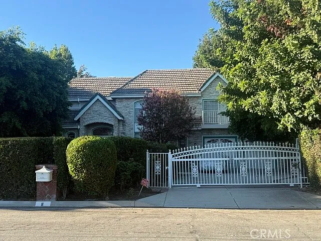 11 W Wistaria Ave