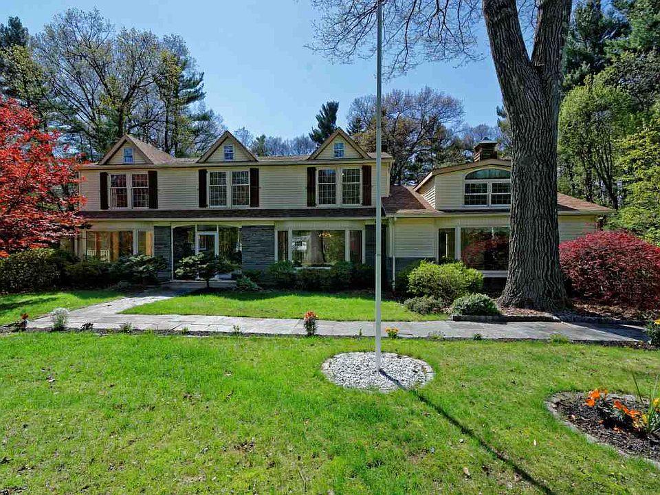 1st image of 4 Pine Hill Bnd