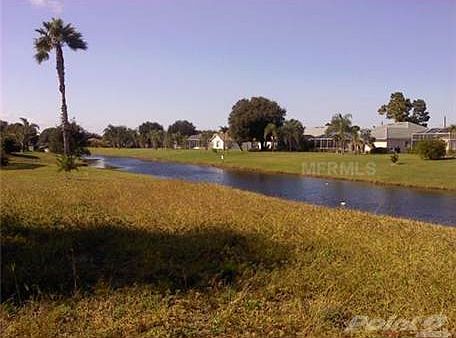 4th image of 565 Rotonda Cir