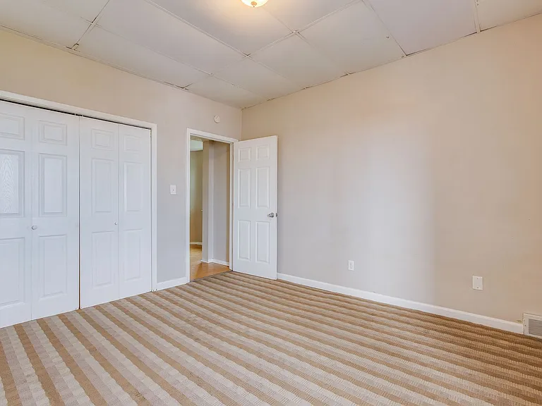 Great building with off street parking, views of the city, laundry on site! — Photo 8