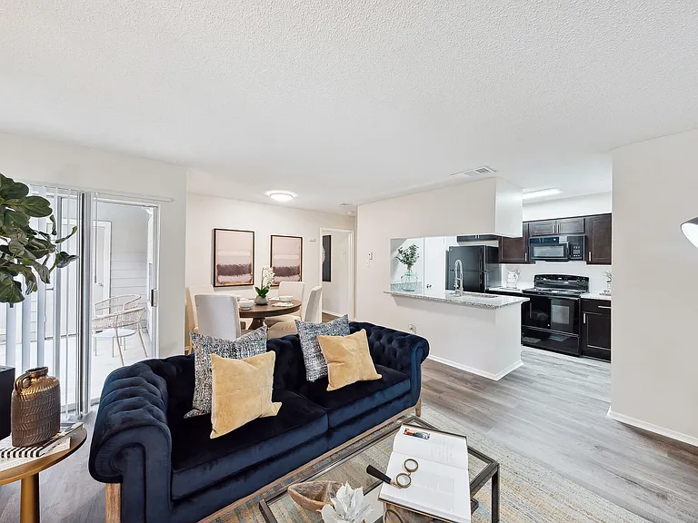 Altamonte Apartments — Photo 10