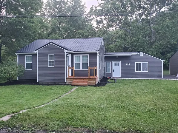 724 Briggs Rd, Leavittsburg, OH 44430