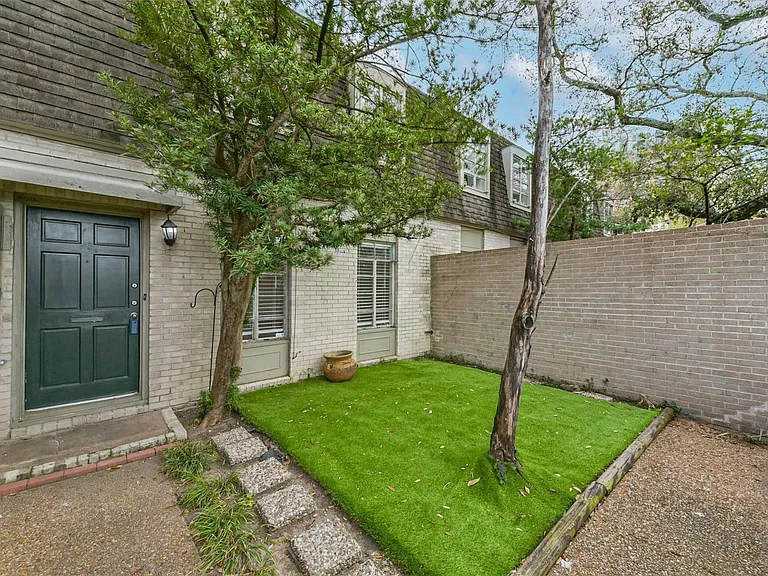 815 S Ripple Creek Dr #4 — Photo 2