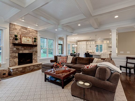 Family Room w/ gas fireplace