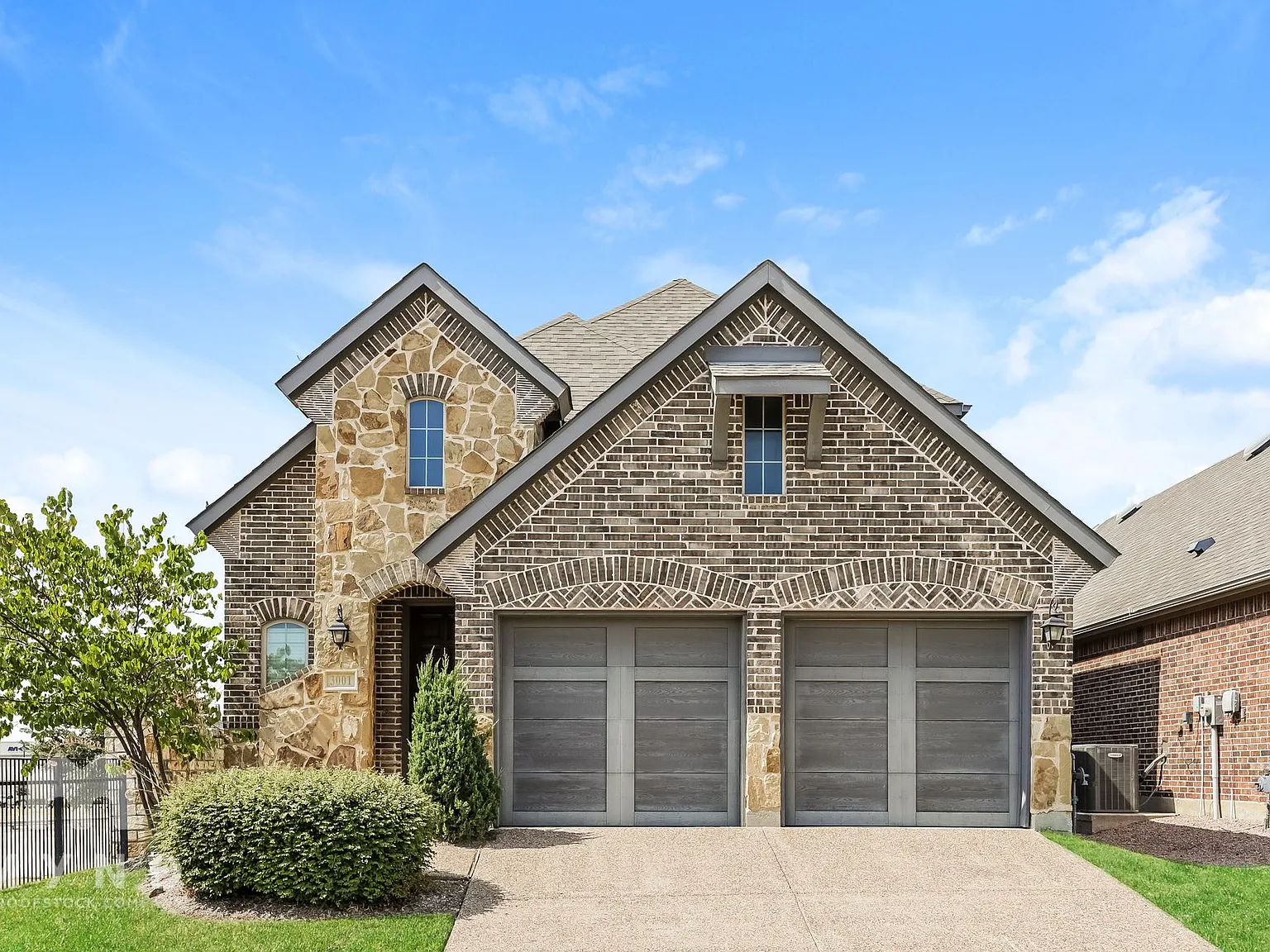 3 bed, 3.5 bath, 2679 sqft, $3,895 — Photo 1
