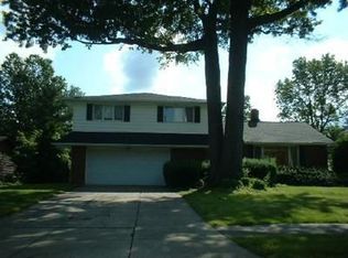 1899 Camberly Dr, Lyndhurst, OH