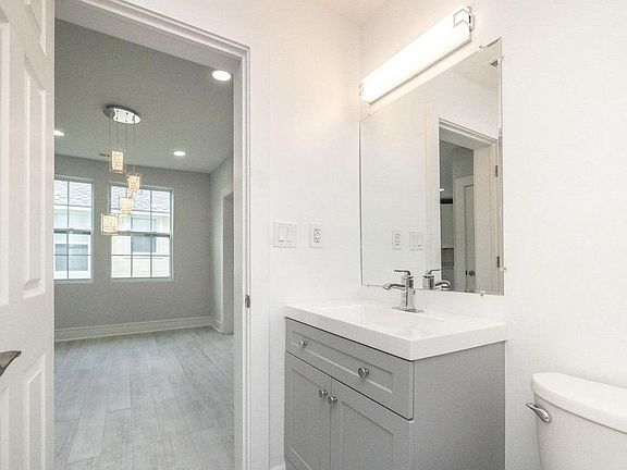 3rd image of 3324 Jeter Ave