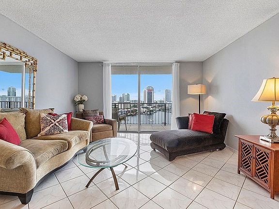 4th image of 427 Golden Isles Drive #15H