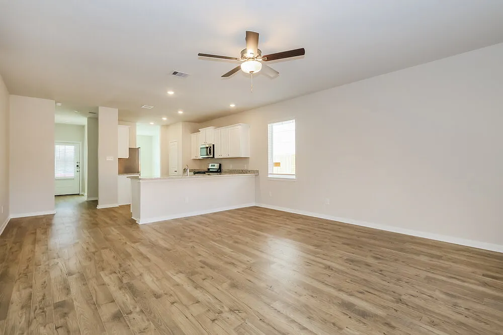3 bed, 2.0 bath, 1552 sqft, $1,650 — Photo 3