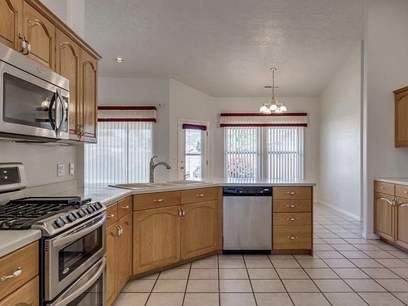 4th image of 3264 Canyon View Dr