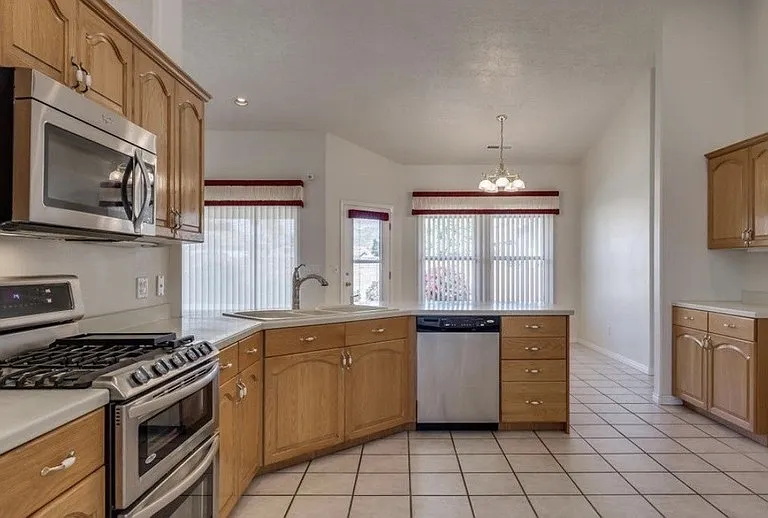 3264 Canyon View Dr — Photo 4