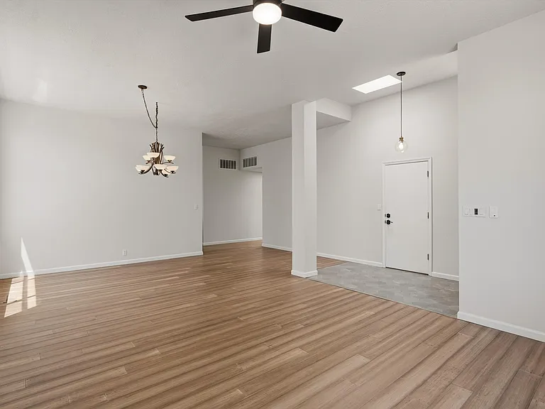 10021 Bridgepointe Ct NE — Photo 29