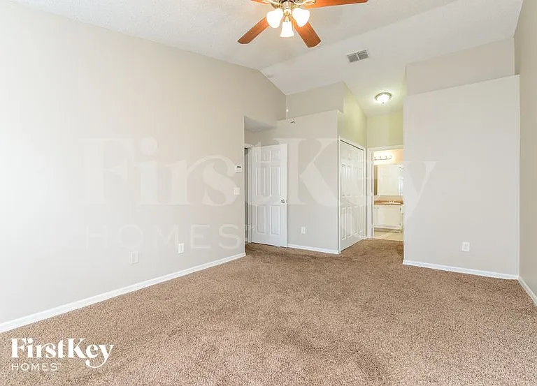 7547 Groveoak Dr — Photo 9