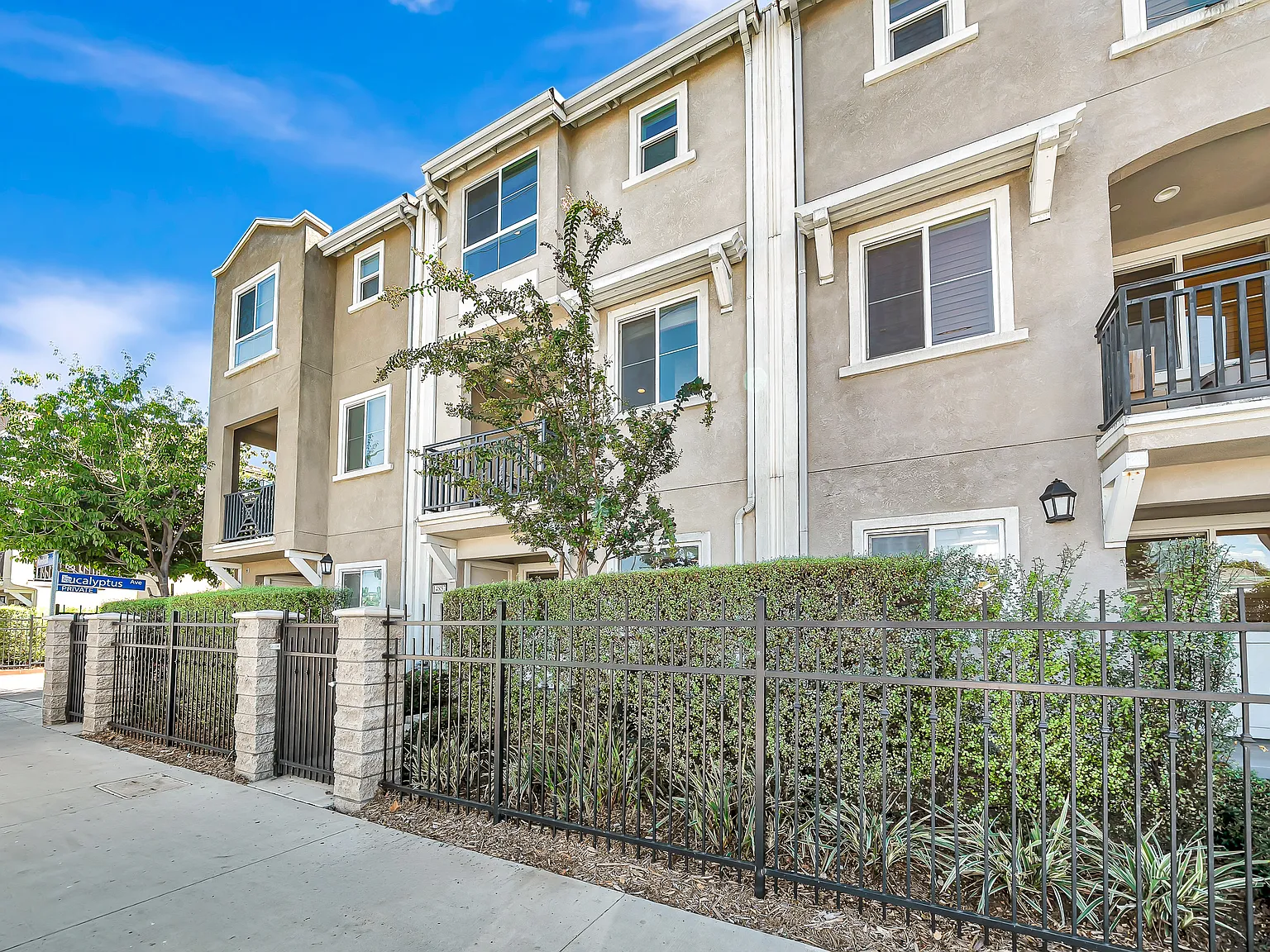 3 bed, 1629 sqft, $4,000 — Photo 2
