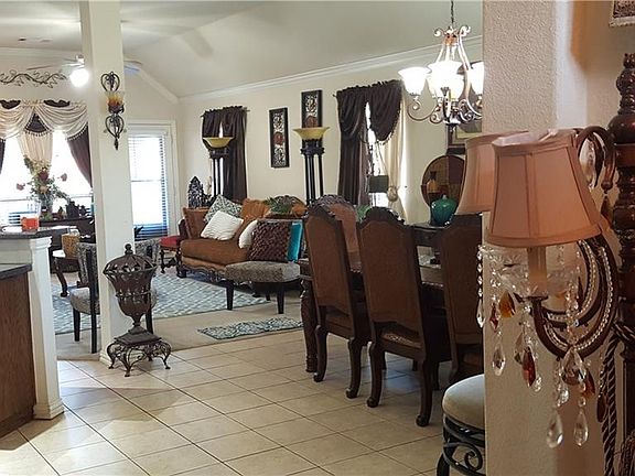 3rd image of 419 Fountain Park Dr