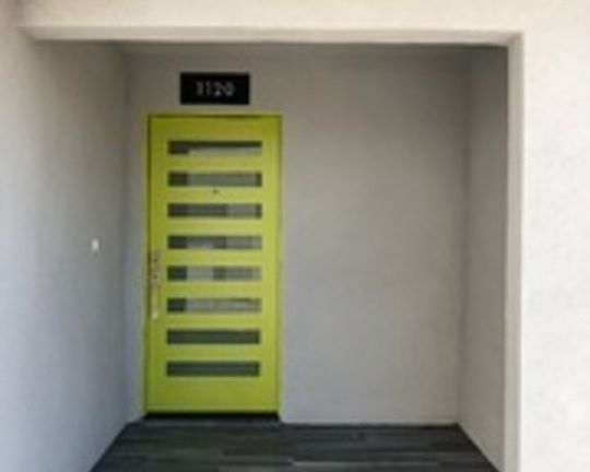 3rd image of 1120 N Heliotrope Dr